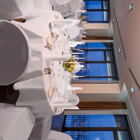 Dorint An Der Kongresshalle Hotel 4*