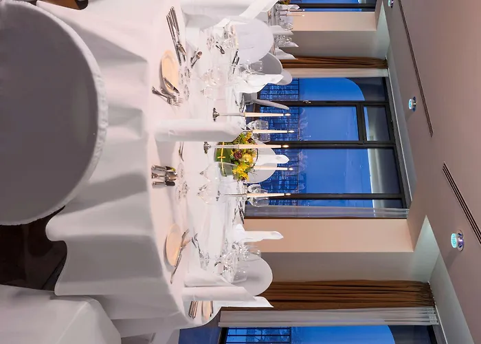 Dorint An Der Kongresshalle Hotel 4*